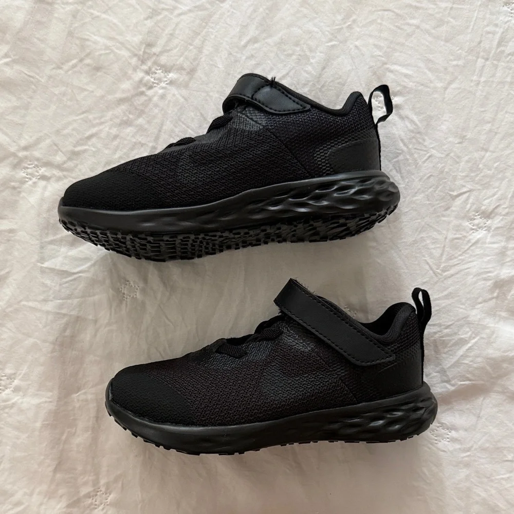 Nike Kids Black Sneakers with Velcro Strap size 9